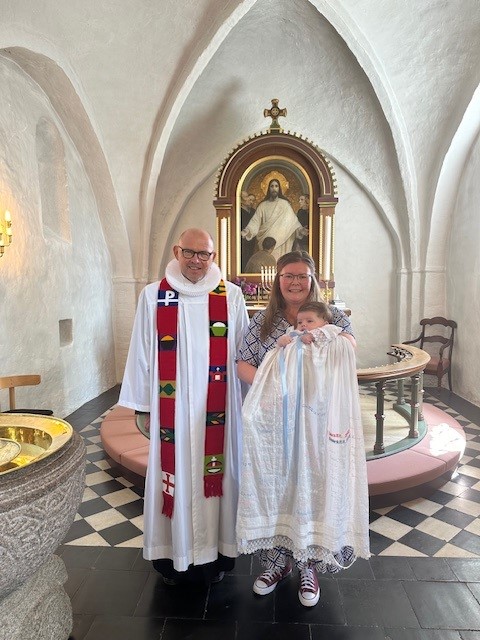 Præst og dåbsbarnet med forælder